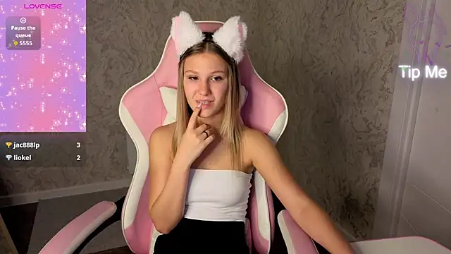 Snapshot of Angelina_Becker chatting on June 22, 2026, 3:25 am Angelina Becker online show from June 22, 2026, 3:25 am
