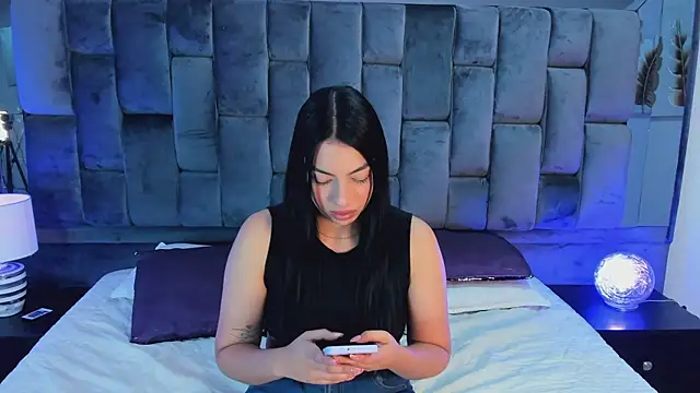 Snapshot of Ashly_bloom_ chatting on April 22, 2026, 2:58 am Ashly bloom online show from April 22, 2026, 2:58 am