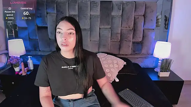 Ashly bloom  online show from June 25, 2026, 2:55 am