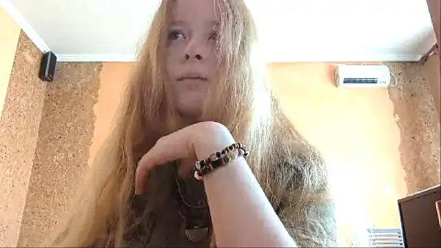 Snapshot of KateVibe_01 chatting on May 20, 2026, 10:05 pm KateVibe 01 online show from May 20, 2026, 10:05 pm