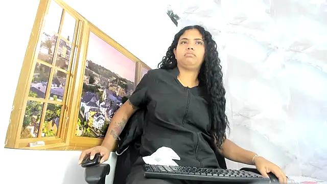 Snapshot of EllyBloom chatting on June 19, 2026, 1:37 pm EllyBloom online show from June 19, 2026, 1:37 pm