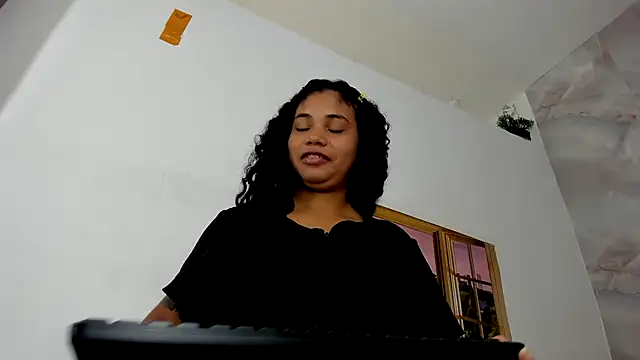 Snapshot of EllyBloom chatting on July 5, 2026, 1:51 pm EllyBloom online show from July 5, 2026, 1:51 pm