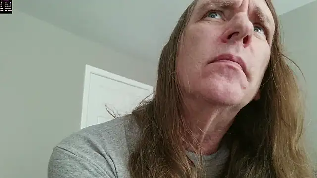 Snapshot of Magnus_Luv chatting on June 3, 2026, 2:33 pm Magnus Luv online show from June 3, 2026, 2:33 pm