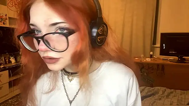 RedHeadCat online show from May 21, 2026, 10:28 pm