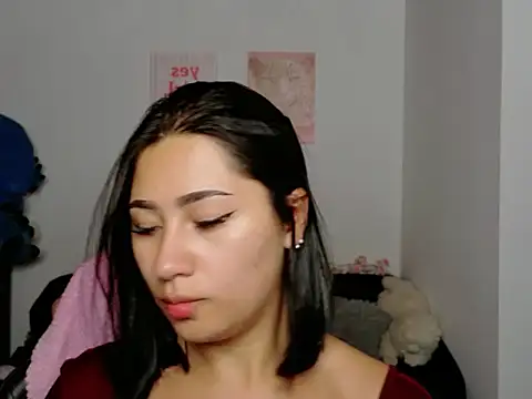 EvelynLeen  online show from June 26, 2026, 8:46 pm