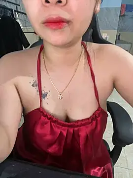 Snapshot of Pink_83 chatting on April 13, 2026, 7:14 am Pink 83 online show from April 13, 2026, 7:14 am