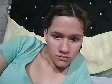 Snapshot of JennifferJilson chatting on April 12, 2026, 11:43 pm JennifferJilson online show from April 12, 2026, 11:43 pm