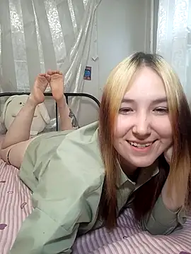 EmyJess online show from April 20, 2026, 10:29 am