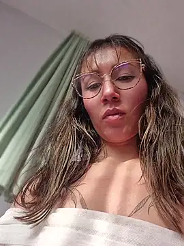 Snapshot of Mar_puentes chatting on April 28, 2026, 8:58 pm Mar puentes online show from April 28, 2026, 8:58 pm