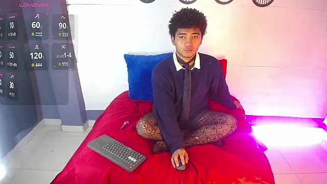 felipecams online show from May 11, 2026, 12:49 am