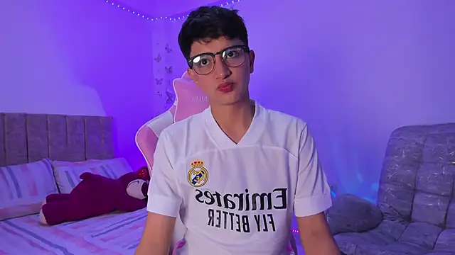 Snapshot of SaNti_ll chatting on April 8, 2026, 2:22 am SaNti ll online show from April 8, 2026, 2:22 am