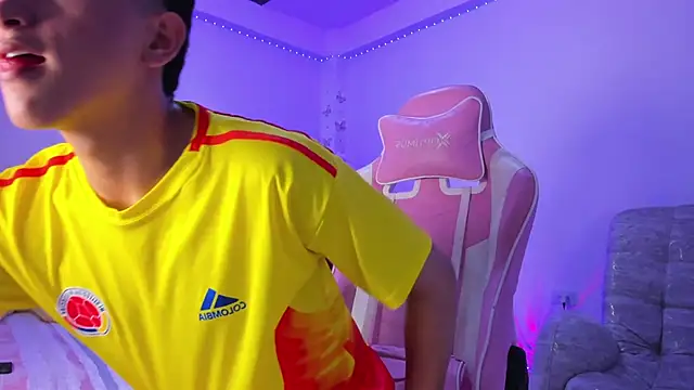 Snapshot of SaNti_ll chatting on April 9, 2026, 2:22 am SaNti ll online show from April 9, 2026, 2:22 am