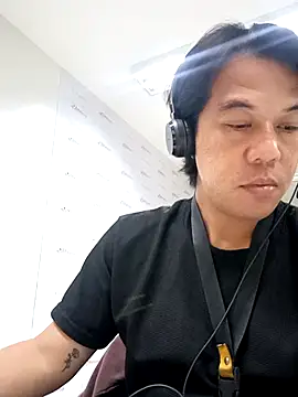 akiramoore online show from June 4, 2026, 1:55 am
