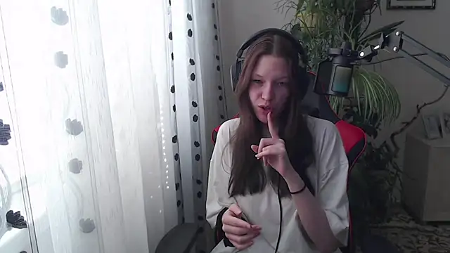 Snapshot of PunyKnee chatting on April 8, 2026, 10:04 am PunyKnee online show from April 8, 2026, 10:04 am
