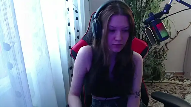 Snapshot of PunyKnee chatting on April 28, 2026, 1:05 pm PunyKnee online show from April 28, 2026, 1:05 pm