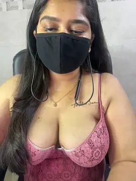 sarasofiaa  online show from May 17, 2026, 3:52 pm