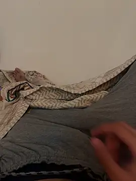 sunnyroy26 online show from April 17, 2026, 7:44 am