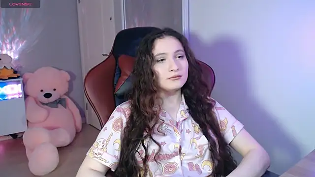 solitudebby online show from May 1, 2026, 6:34 pm