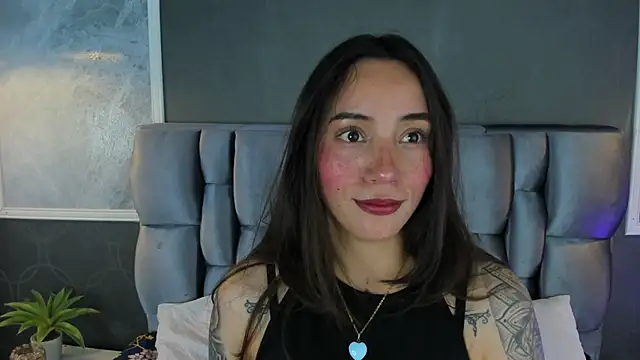 Cata Jonees online show from April 14, 2026, 7:42 pm