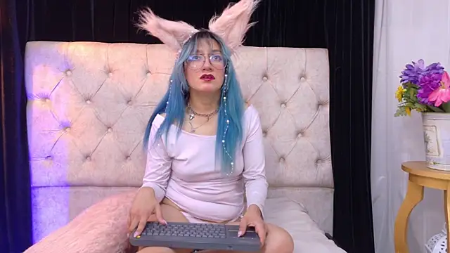 Zafiro Kitsune online show from June 3, 2026, 4:26 am