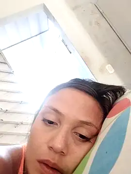 Raianaferreira online show from April 8, 2026, 7:03 pm