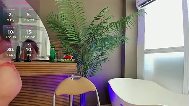 Snapshot of Zara_Holly_ chatting on May 24, 2026, 7:19 pm Zara Holly online show from May 24, 2026, 7:19 pm
