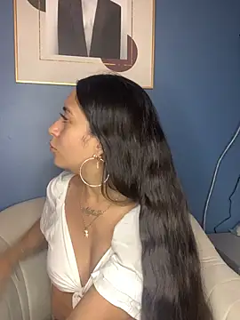 DulceLatinaxo online show from April 24, 2026, 9:39 pm