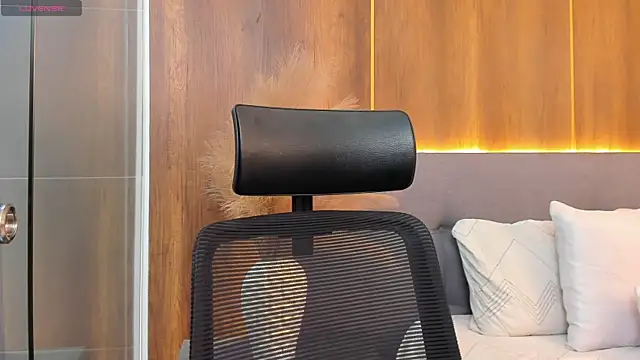 Snapshot of _Megan_Angel_ chatting on April 16, 2026, 3:24 pm Megan Angel online show from April 16, 2026, 3:24 pm