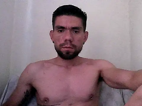Snapshot of thomas2wood chatting on June 29, 2026, 10:21 pm thomas2wood online show from June 29, 2026, 10:21 pm