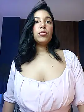 BrendaBloom  online show from May 3, 2026, 12:11 pm