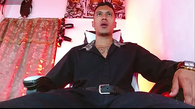 DARK BLACK 0 online show from May 22, 2026, 1:13 am