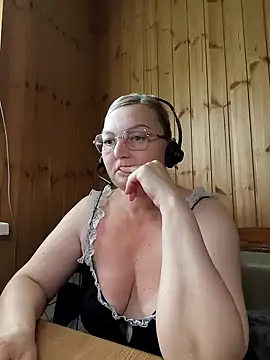 Snapshot of White-Chocolatte chatting on May 7, 2026, 1:05 pm White-Chocolatte online show from May 7, 2026, 1:05 pm