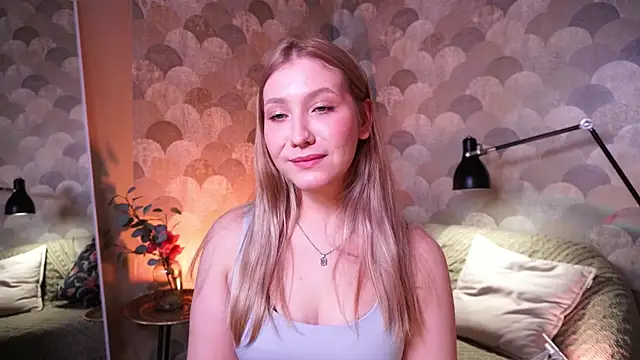 Snapshot of Emilicious chatting on April 10, 2026, 5:56 am Emilicious online show from April 10, 2026, 5:56 am