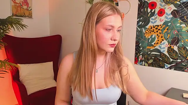 Snapshot of Emilicious chatting on April 14, 2026, 5:46 am Emilicious online show from April 14, 2026, 5:46 am