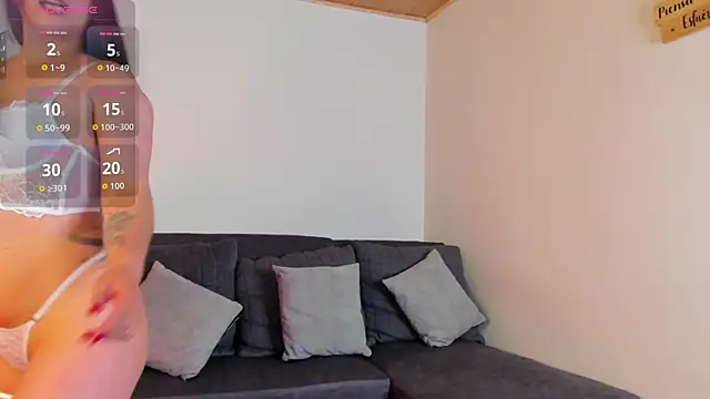 Snapshot of Elliee_e chatting on May 25, 2026, 1:06 pm Elliee e online show from May 25, 2026, 1:06 pm