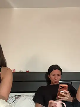 geneblan28 online show from April 8, 2026, 4:40 pm