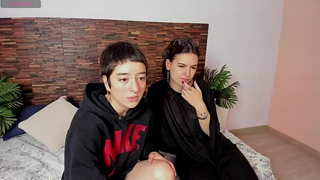 Snapshot of Atheena__ chatting on May 19, 2026, 1:17 pm Atheena online show from May 19, 2026, 1:17 pm