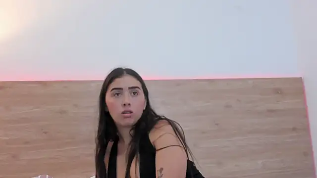 Snapshot of Zoevelvet_ chatting on April 8, 2026, 6:41 pm Zoevelvet online show from April 8, 2026, 6:41 pm