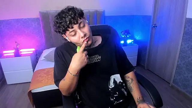 Snapshot of DAMON_SALVATTORE chatting on April 15, 2026, 3:35 am DAMON SALVATTORE online show from April 15, 2026, 3:35 am