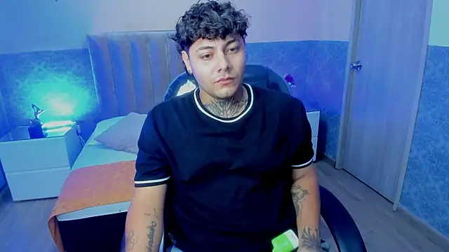 Snapshot of DAMON_SALVATTORE chatting on April 16, 2026, 3:29 am DAMON SALVATTORE online show from April 16, 2026, 3:29 am