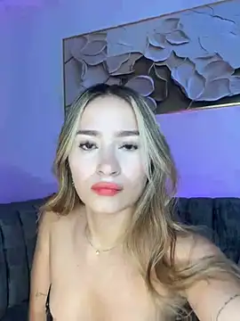 Snapshot of AmyRusso chatting on April 15, 2026, 1:56 am AmyRusso online show from April 15, 2026, 1:56 am