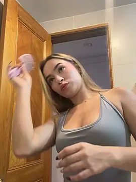 Snapshot of AmyRusso chatting on April 15, 2026, 9:59 pm AmyRusso online show from April 15, 2026, 9:59 pm