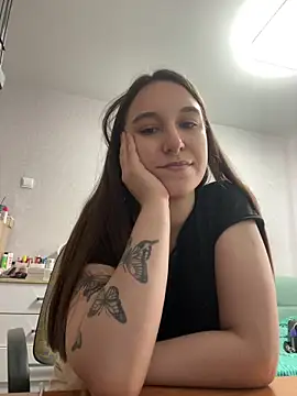 Snapshot of RiannaBrown chatting on April 21, 2026, 3:13 am RiannaBrown online show from April 21, 2026, 3:13 am