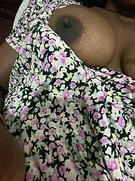 Snapshot of Sweetebony25 chatting on April 16, 2026, 8:37 am Sweetebony25 online show from April 16, 2026, 8:37 am