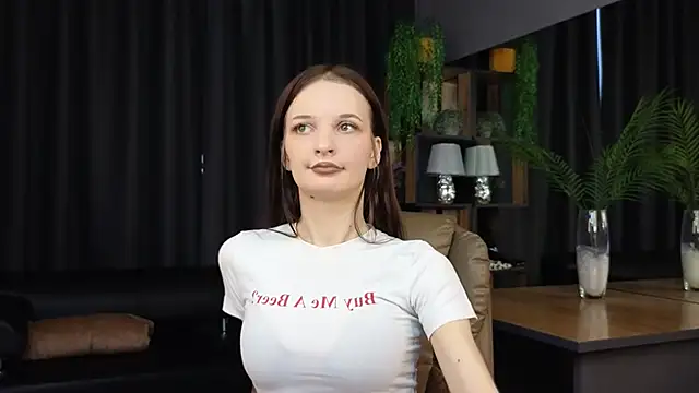 Alice Mey online show from April 12, 2026, 4:28 am