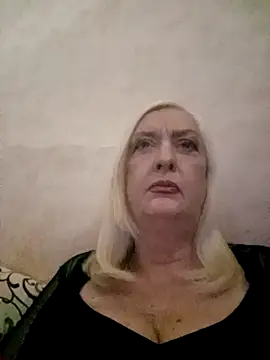 Julia20X online show from April 14, 2026, 3:51 pm