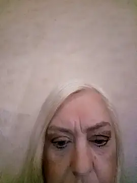 Julia20X online show from April 16, 2026, 4:52 pm