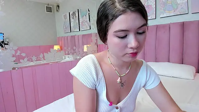 Hellencute18  online show from April 20, 2026, 7:04 pm