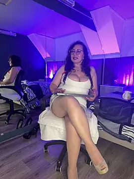 Snapshot of Jenifer_cruz chatting on May 13, 2026, 5:27 am Jenifer cruz online show from May 13, 2026, 5:27 am