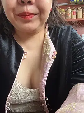 yhan1314 online show from April 21, 2026, 2:51 am